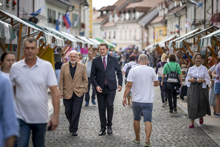 52. Dnevi narodnih noš_povorka (2)